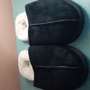 UGG SLIPPERS SZ 8